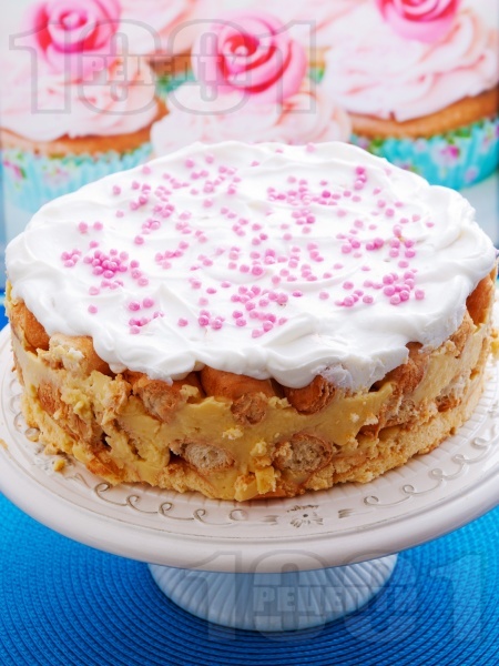 Лесна торта с мини кроасани и ванилов крем - снимка на рецептата